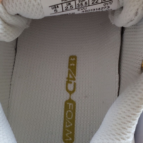 Under Armour women's  volleyball shoes - Picture 4 of 4